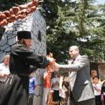Президент РЮО Эдуард Кокойты на Осетинском подворье в рамках фестиваля Яблоко нартов