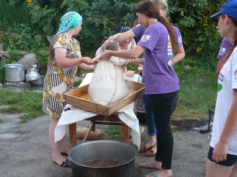 Участники проекта «Маяки Дружбы. Башни Кавказа» приготовили осетинское ...