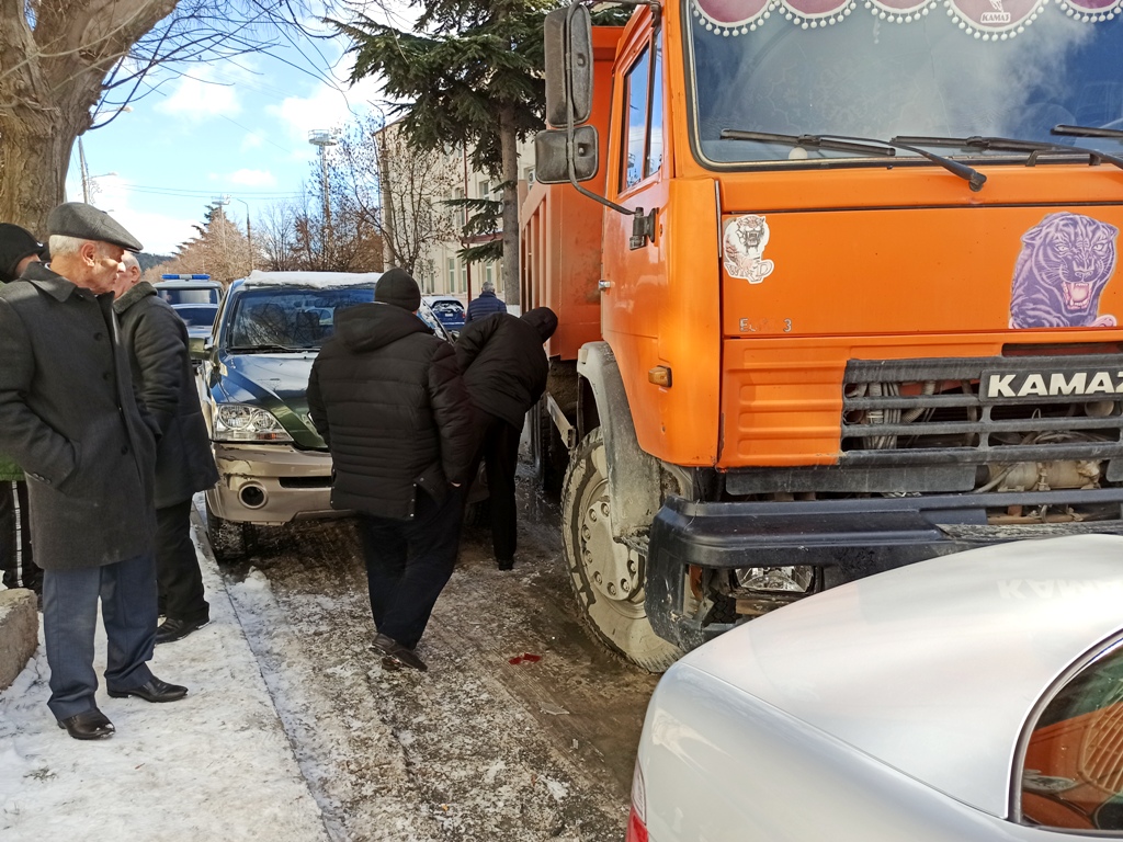 Два ДТП произошло в понедельник в Цхинвале. Причина аварий гололед |  Государственное информационное агентство 