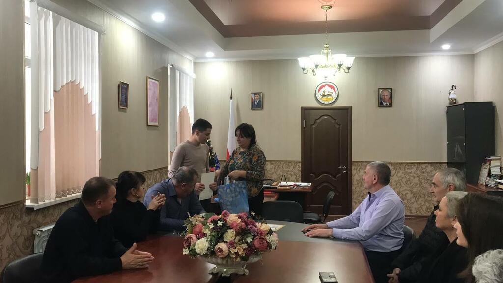 Юным дарованиям Дзауского района вручили грамоты и подарки ...