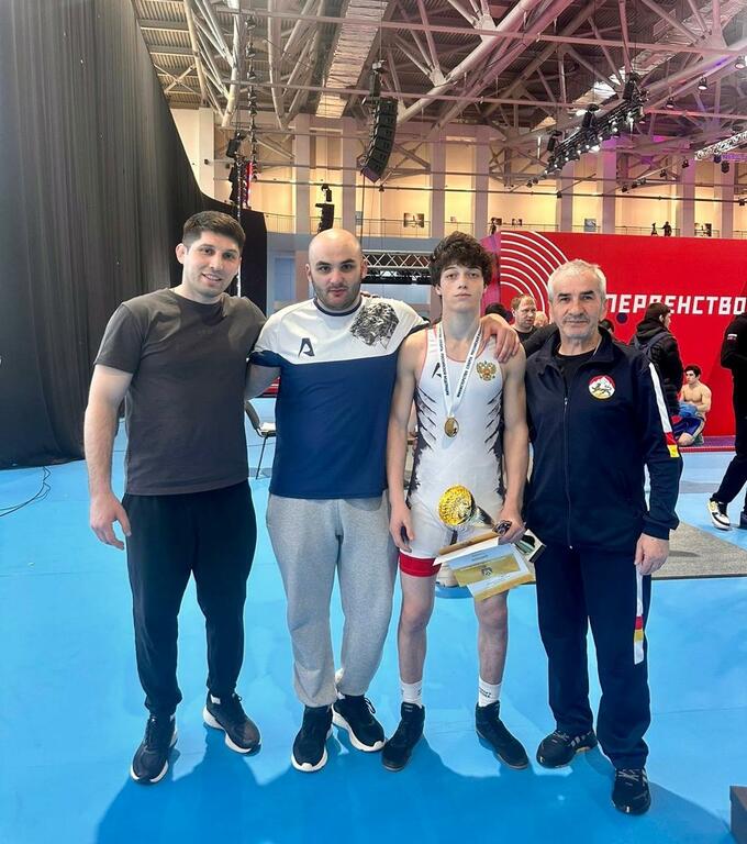 Борец из Осетии стал чемпионом России среди юношей до 18 лет ...