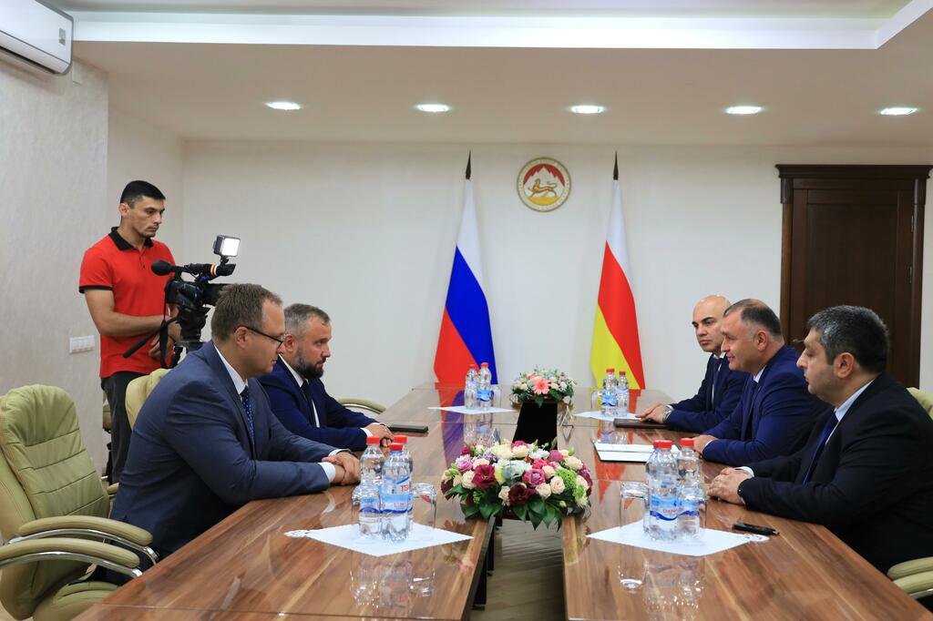 We are committed to constructive work with Russia: Gagloev at the meeting with a delegation from St. Petersburg