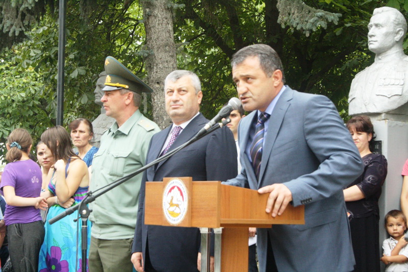 Спутник южная осетия последние. 14 июля день миротворца в южной. Хасан плиев южная осетия. Юогу цхинвал. Осинформ южная осетия последние новости.