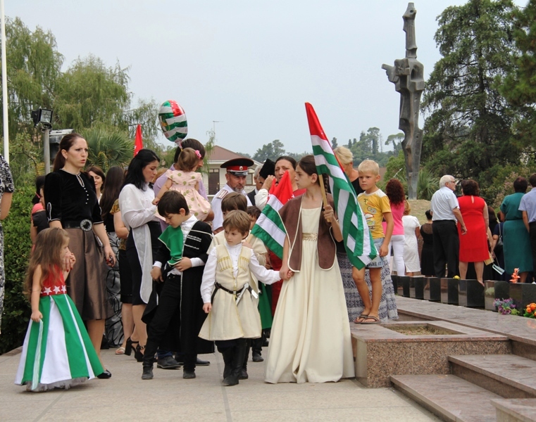 Осетия признала независимость. Фото независимости Абхазии. День признания Абхазии. 29 Мая день независимости Южной Осетии. С днем независимости Абхазии картинки.