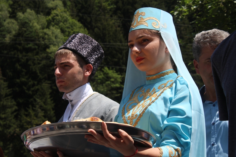 Осетины православные. Южная Осетия вероисповедание. Осетия гостеприимство.