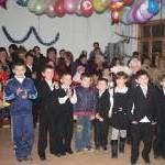 В преддверии Нового 2011 года Эдуард Кокойты посетил районы Республики и поздравил детей с наступающим праздником