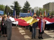 На главной площади Цхинвала прошел многотысячный митинг в поддержку поручения Президента РФ Владимира Путина