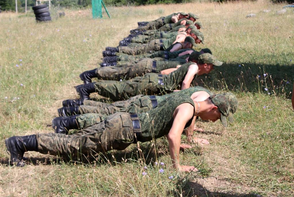 Пресс в военной форме