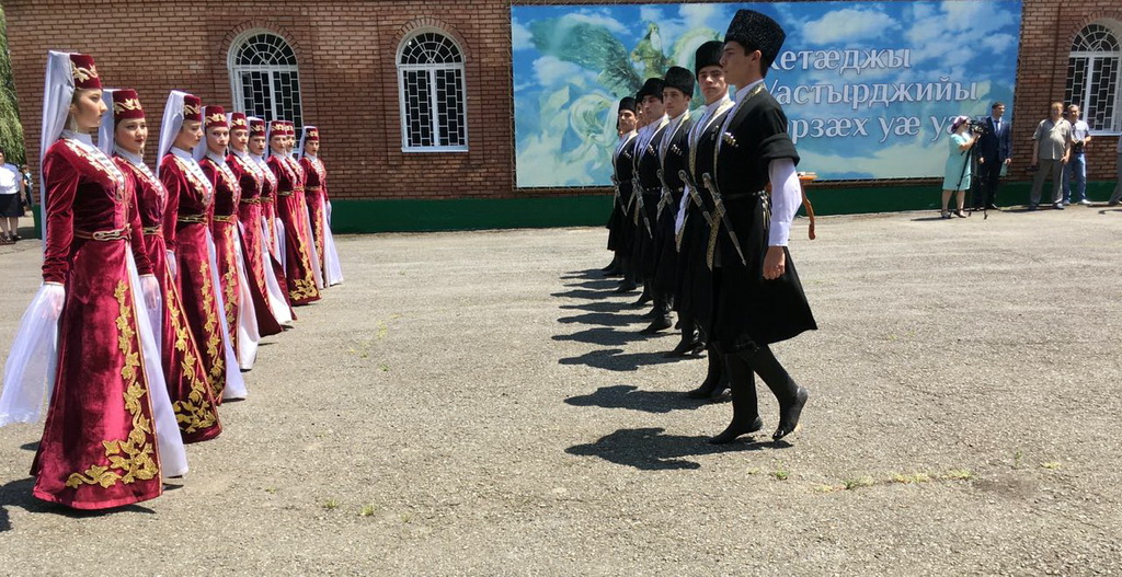 Владикавказ национальность. Республика Северная Осетия Алания народ. Республика Северная Осетия народы. Южная Осетия народ. Национальные праздники Северной Осетии.