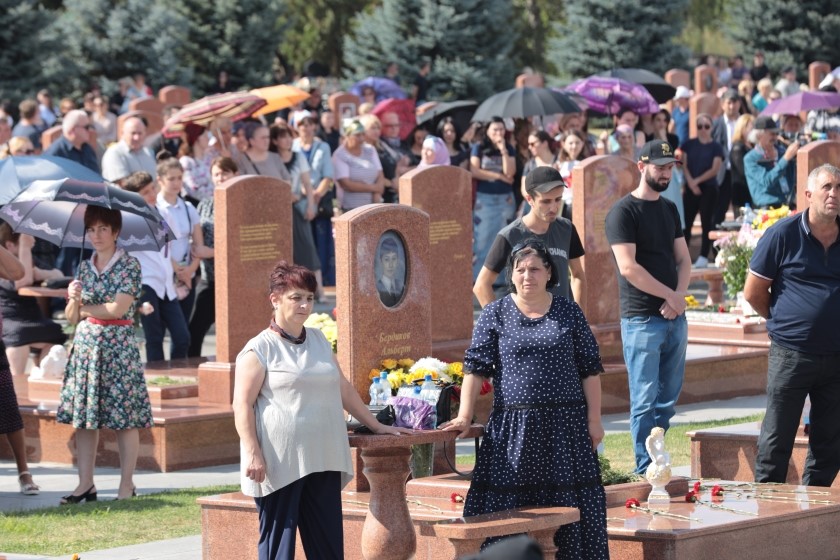 Георгий ильин беслан фото The leadership of South Ossetia took part in the mourning action at the Beslan m
