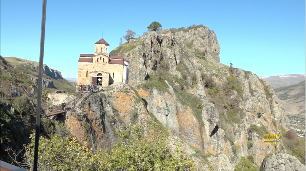 Погода в коста хетагурова кчр. Монастырь в Коста Хетагурова. Село Коста Хетагурова в Карачаево Черкесии. Храм в Коста Хетагурова КЧР. Лаба село Коста Хетагурова.