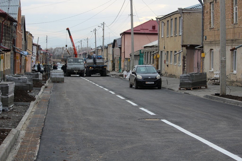 На указанной улице. Цхинвал улица Москва.