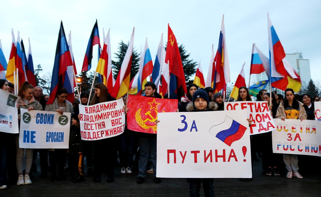 Южная Осетия референдум. Митинг в поддержку России и ДНР. Митинг в поддержку Путина 2022. Митинг в Осетии. Южная осетия поддержала
