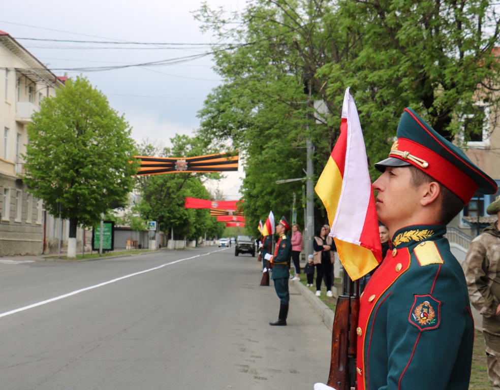 Парад смирно. Парад Победы 2024 в Цхинвале.