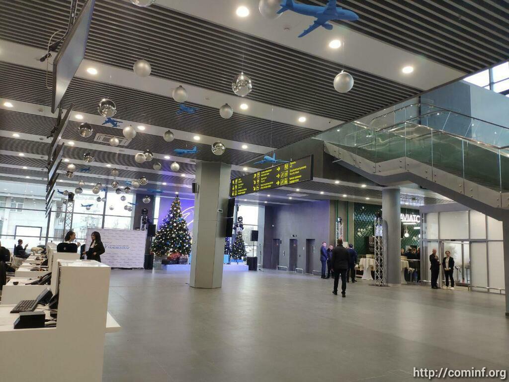 Владимир Путин принял участие в торжественном открытии нового терминала ...